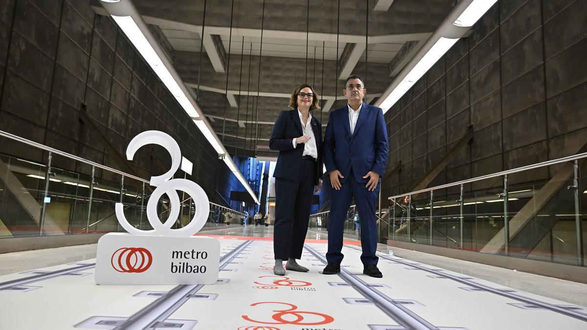Elixabete Etxanobe y Eneko Arruebarrena, en la presentación de los actos de celebración del 30 aniversario de Metro Bilbao