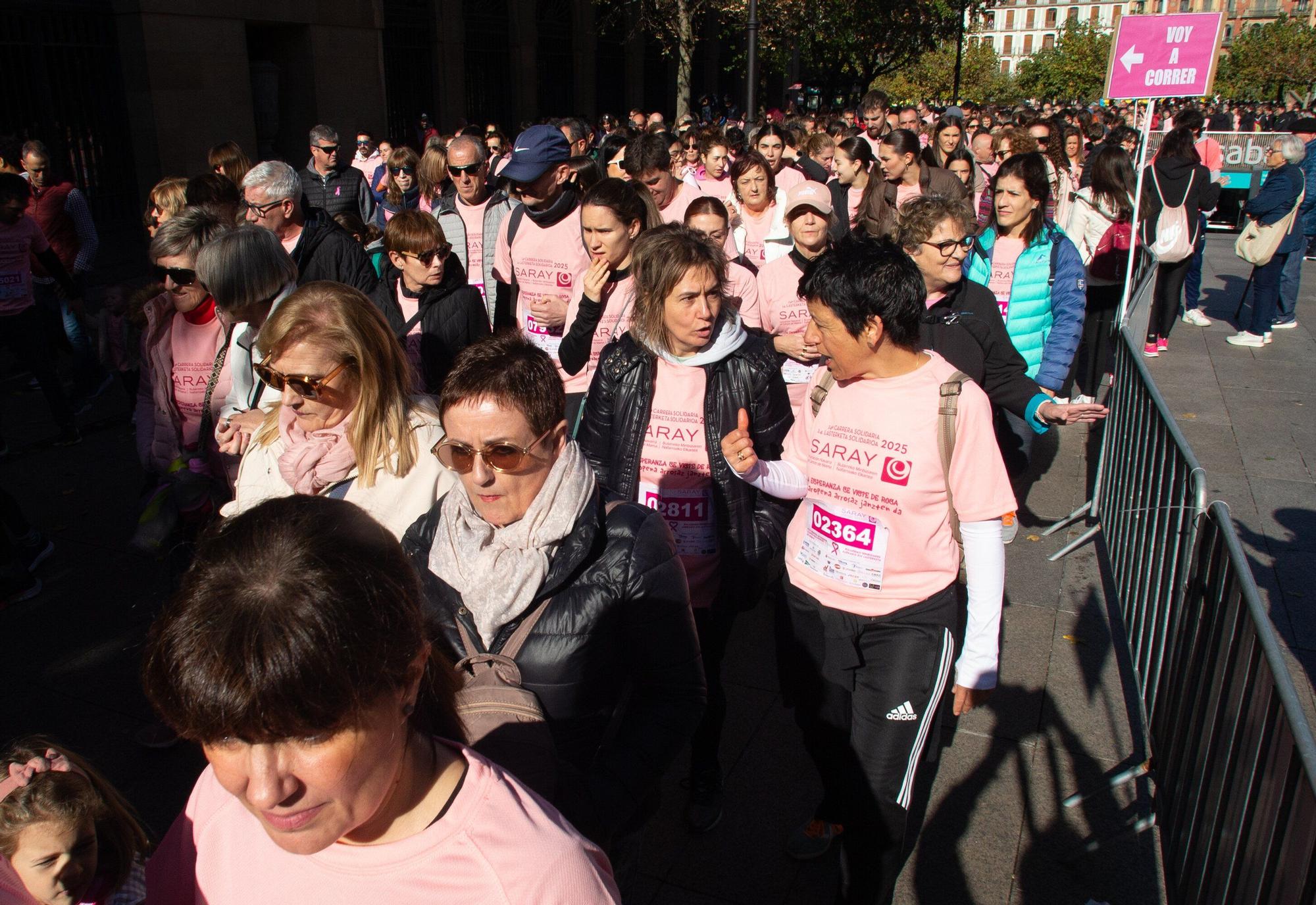 Fotos de la Carrera contra el Cáncer de Mama de Saray en Pamplona 2025