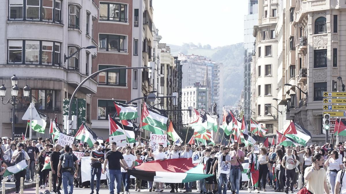 Miles de personas se manifiestan en Bilbao en apoyo al pueblo palestino