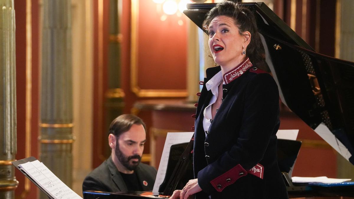 La soprano Vanessa Goikoetxea y el pianista Rubén Fdez. Aguirre presentarán el disco ante el público este jueves 4 de diciembre a las 19.30 horas en la Sociedad Filarmónica de Bilbao