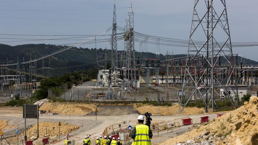 Las patronales vascas piden a la CNMC que facilite la inversión en redes