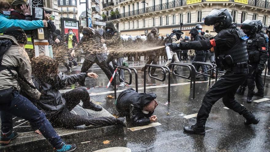 La policía francesa disuelve a un grupo de manifestantes en París