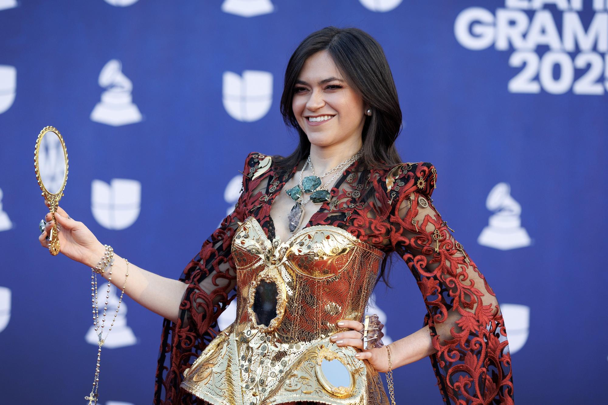 Las mejores fotos de la alfombra roja de los Latin Grammy 2025