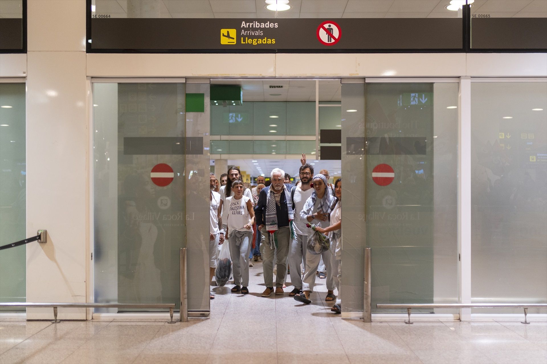 Llegada de los 27 integrantes de la flotilla a Gaza a los aeropuertos de Madrid, Bilbao y Barcelona