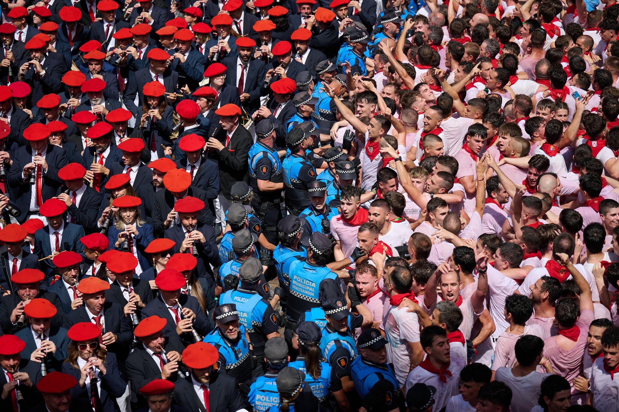 Fotos del  Chupinazo de San Fermín 2025 en Pamplona: ¡La fiesta más internacional se enciende con un grito solidario por Palestina!