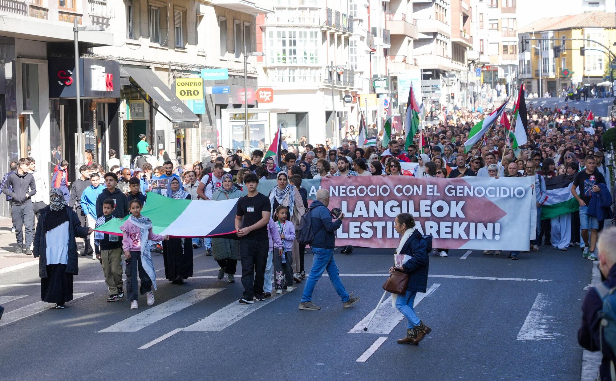 Manifestación en favor del pueblo de Gaza en Vitoria