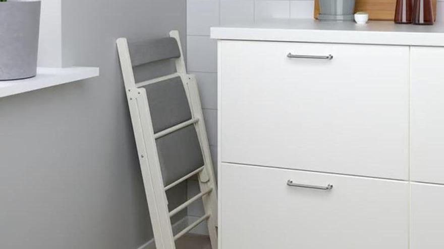 Vista de la silla plegable Frosvi de Ikea