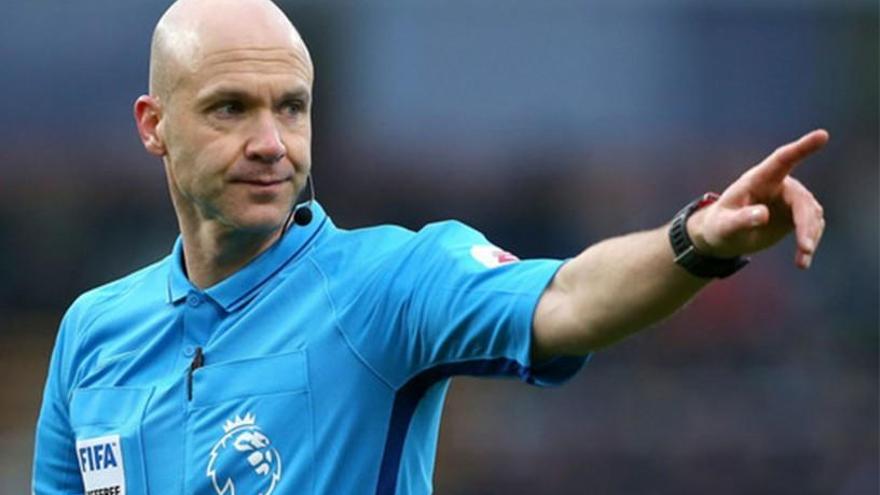 Anthony Taylor, en un partido de la Premier.