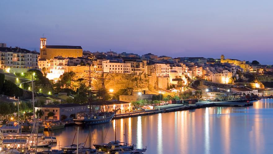 Menorca, entre aguas turquesas y cielos estrellados