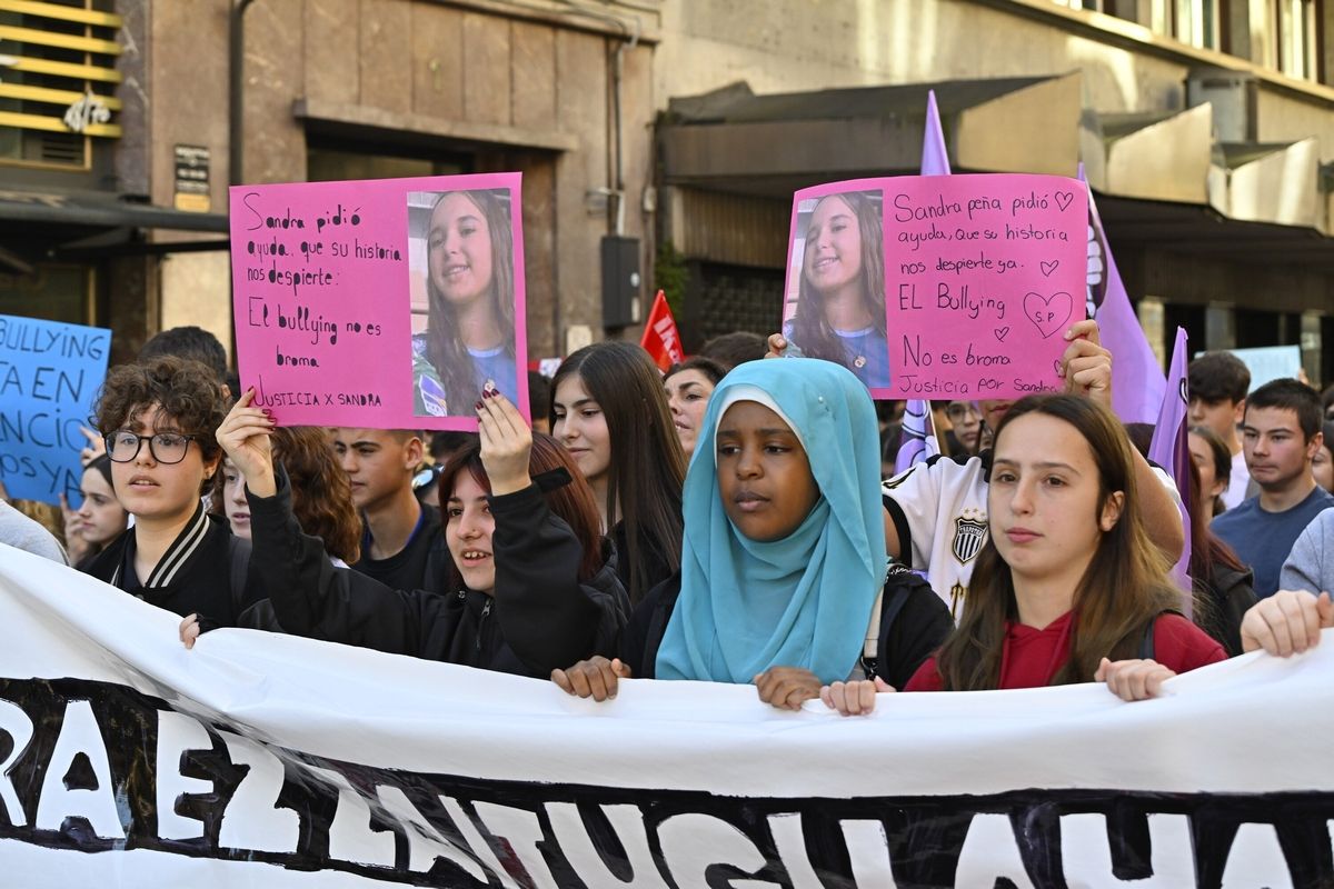Estudiantes salen a la calle en Bilbao contra el 'bullying'