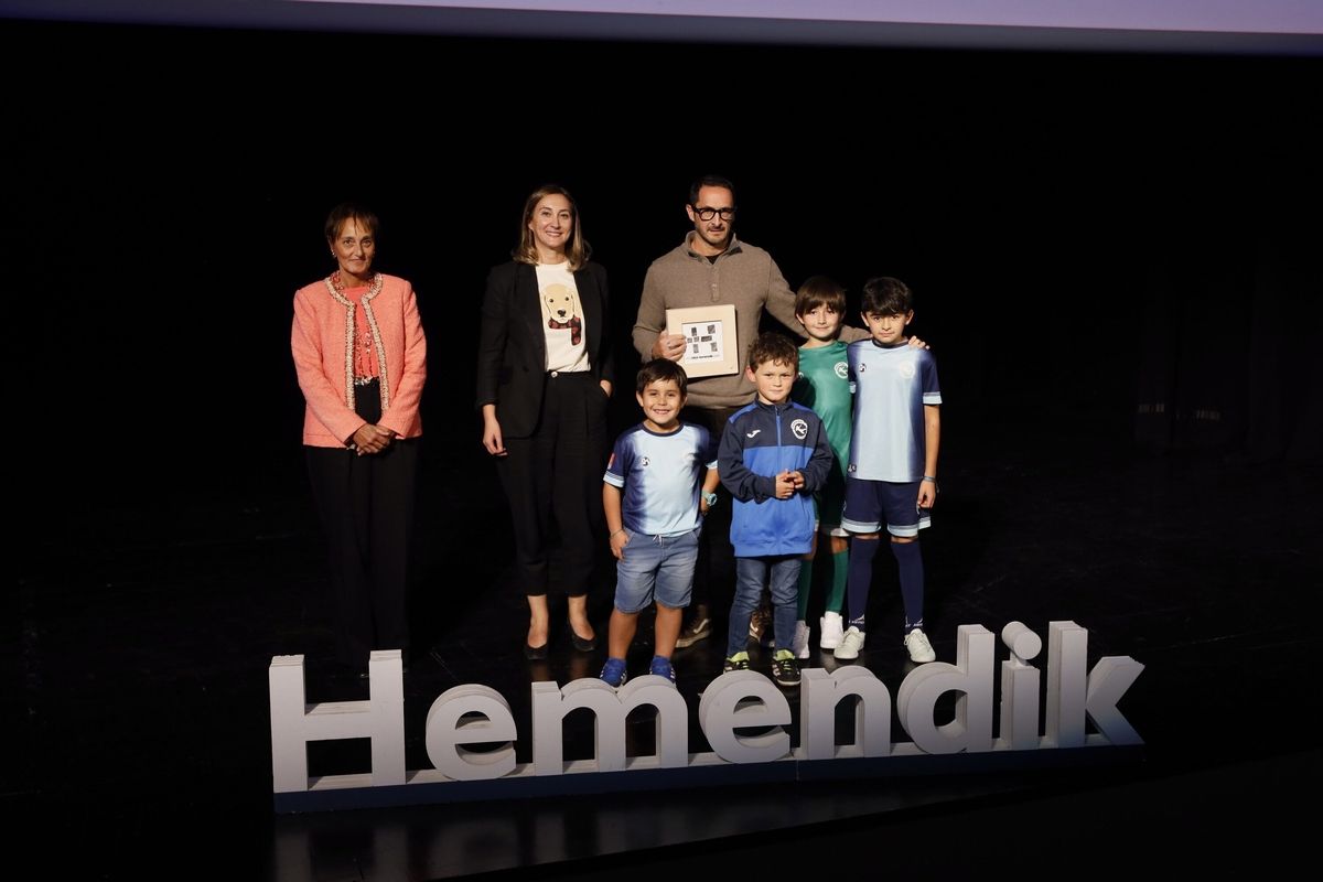 XVIII DEIA Laboral Kutxa Hemendik Sariak Eskuinaldea