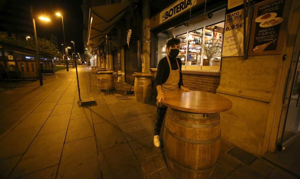 Imágenes de las calles del Casco Viejo de Pamplona con los bares cerrados a partir de las 10 de la noche