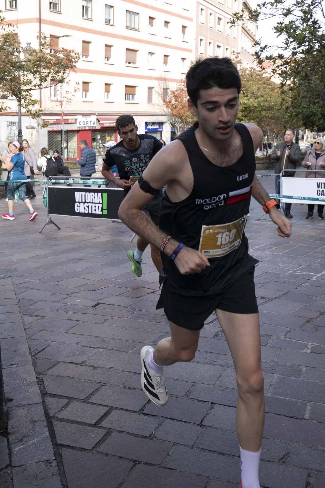 En imágenes: Miles de personas participan en La Conquista de la Almendra