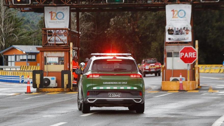 Chile amanece pendiente del rescate de cinco mineros, que afronta horas críticas