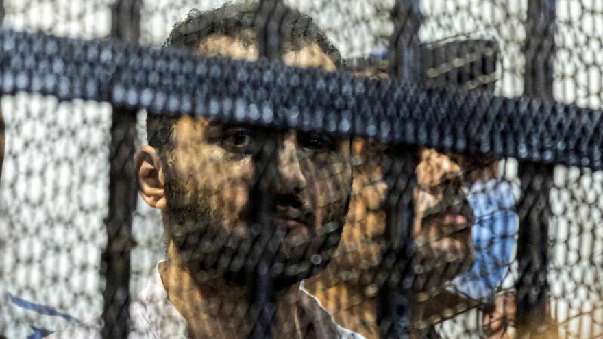 Egipto condena a muerte al asesino de una joven acuchillada frente a una universidad