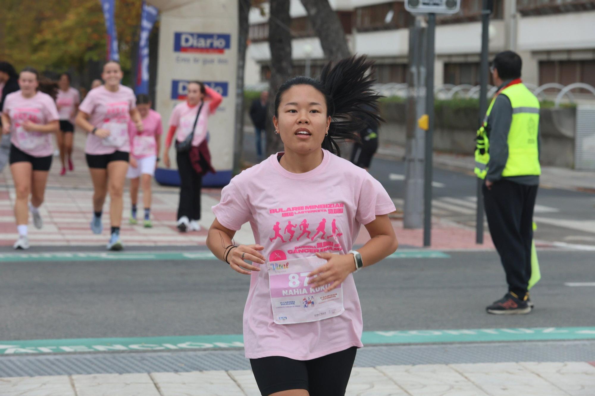 En imágenes: Vitoria se vuelca con la VI Carrera Solidaria contra el Cáncer de Mama