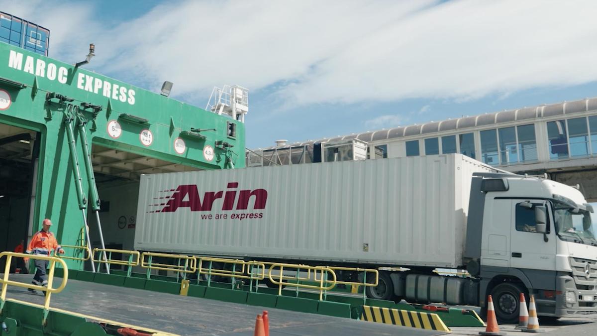 Un camión de Arin Express en un puerto marroquí