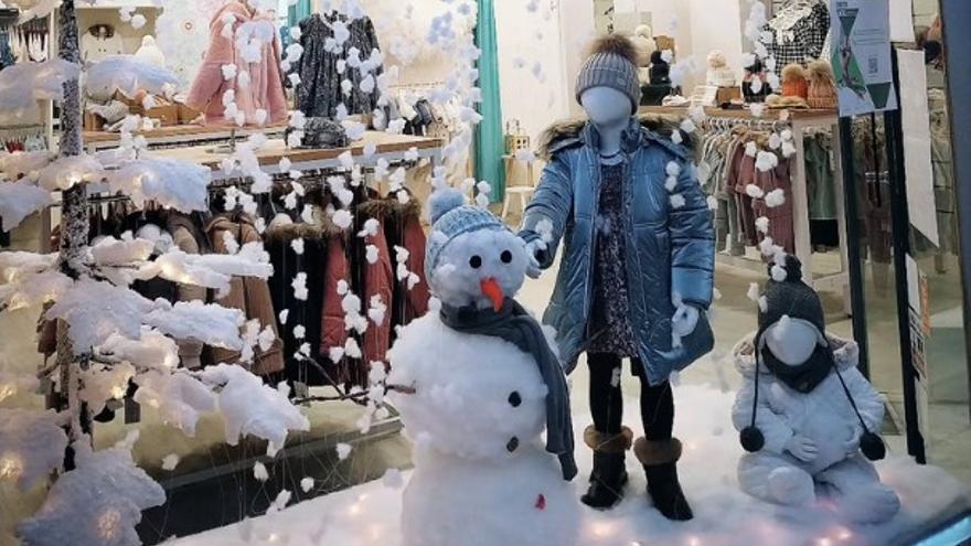 El comercio de Galdakao engalana sus escaparates por Navidad