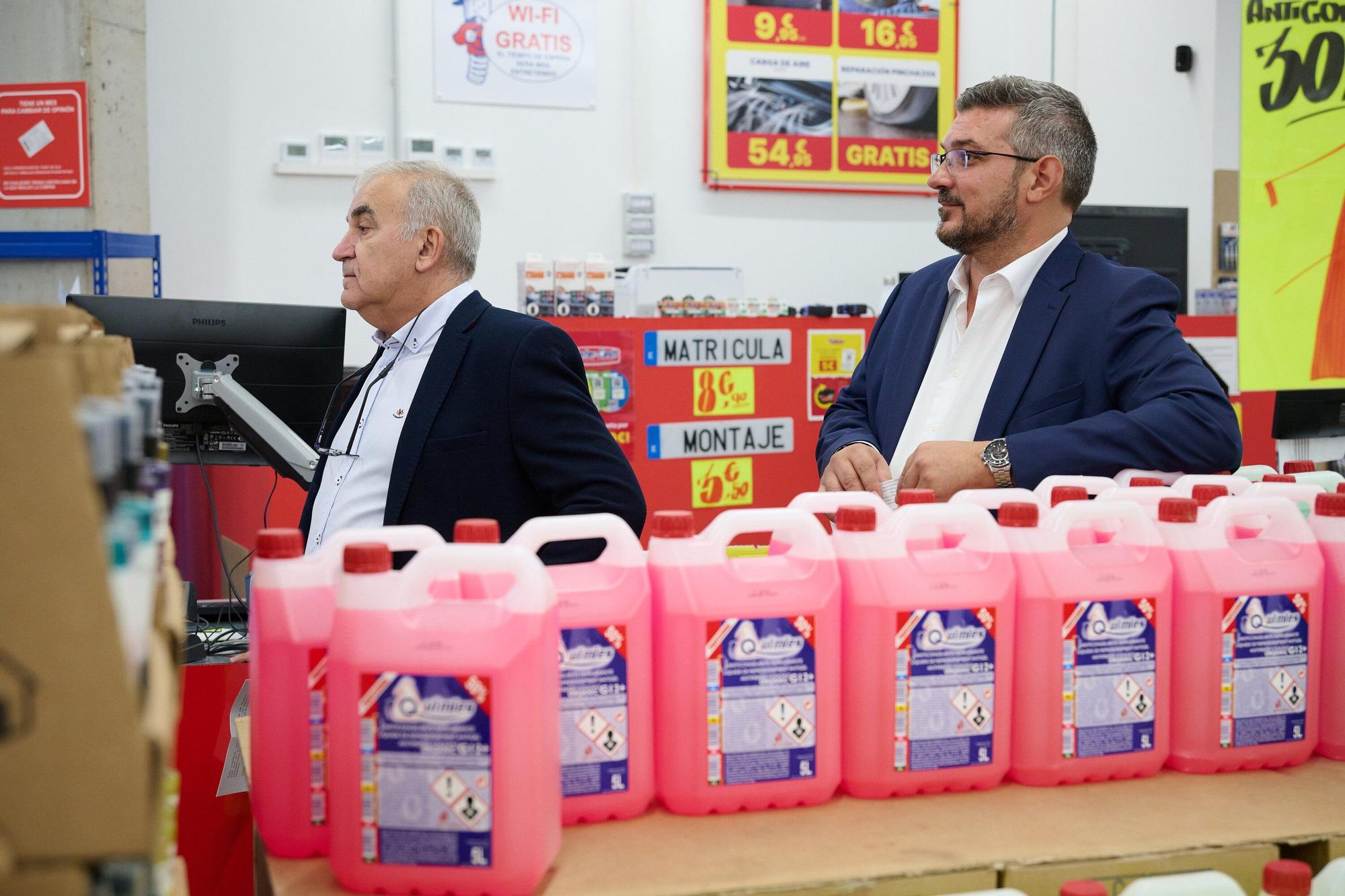Fotos de la inauguración oficial de la nueva tienda de Carter-Cash en Pamplona