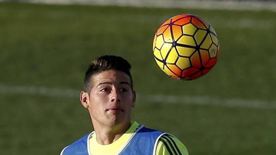 James Rodríguez llega a la sede del Real Madrid perseguido por la policía