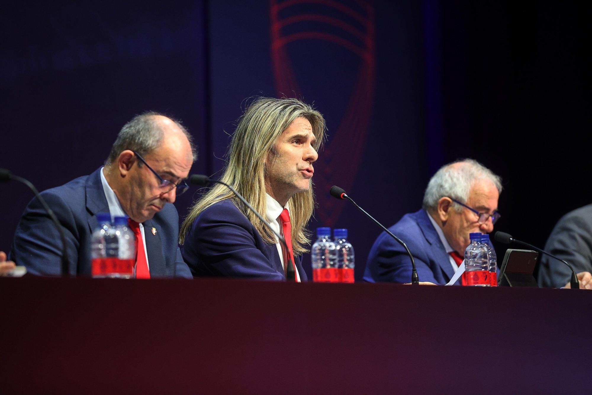 Fotos de la Asamblea de socios de Osasuna en Baluarte