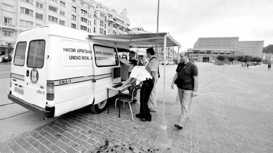 La furgoneta policial para presentar denuncias ya funciona en la Zurriola