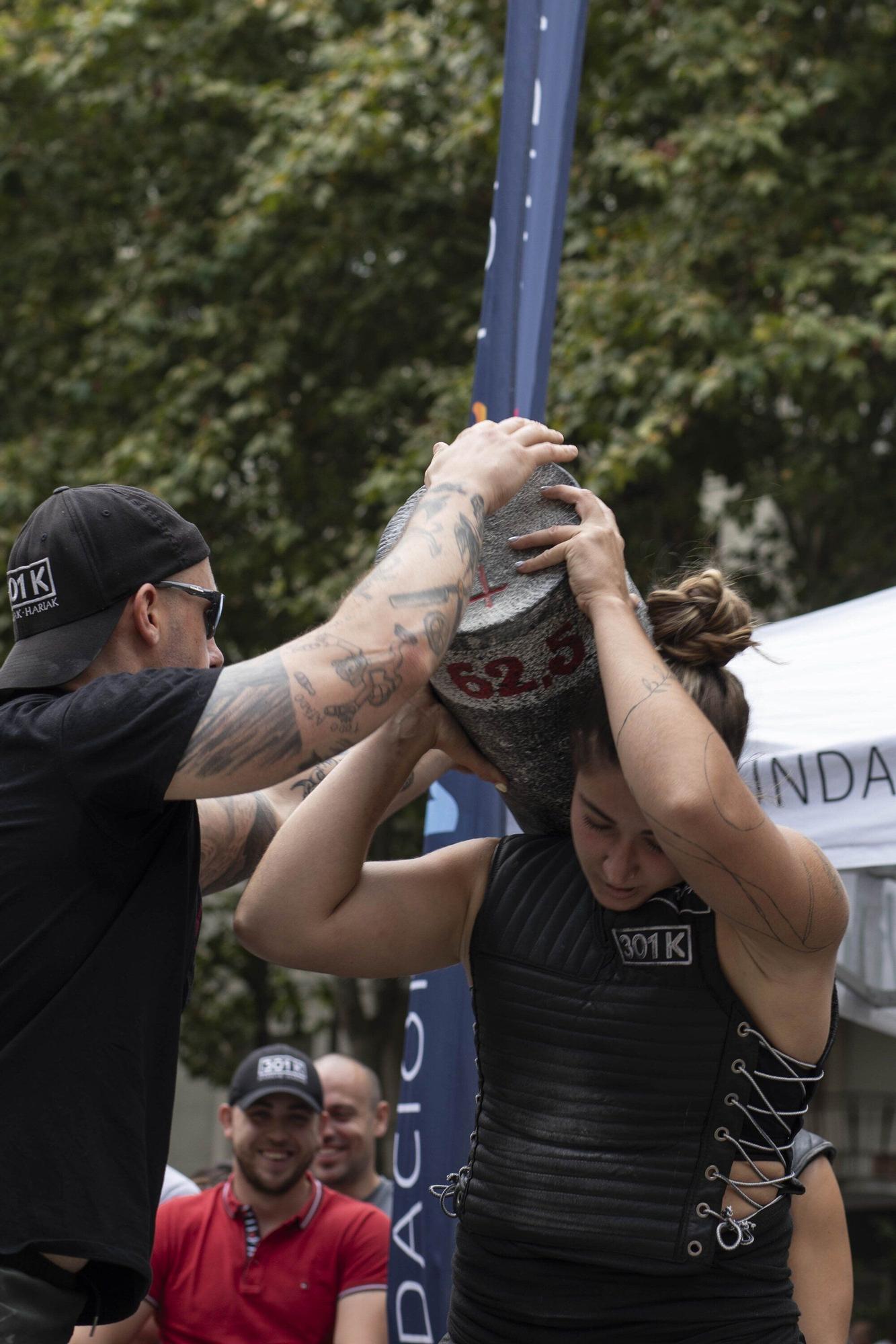 En imágenes: El torneo Virgen Blanca de Herri Kirolak se adueña de la Plaza de Los Fueros