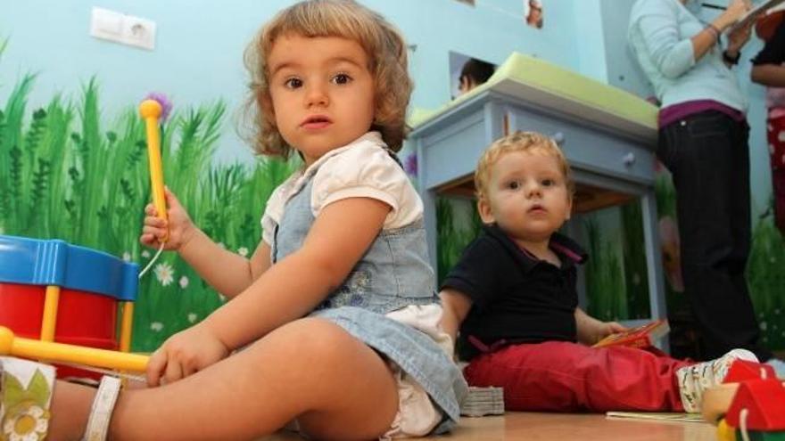 Unos niños juegan en una haurreskola