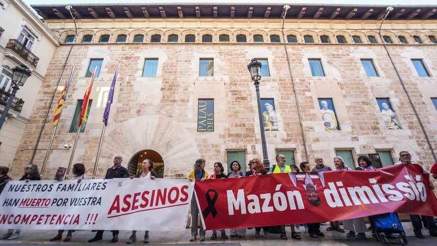 Mazón defiende su gestión ante Les Corts: ni un segundo para explicar dónde estaba la tarde de la dana