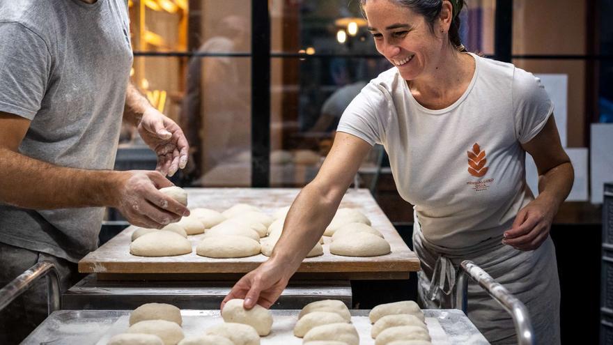 Dos panaderías alavesas ponen a la venta una hogaza 'muy especial morada'