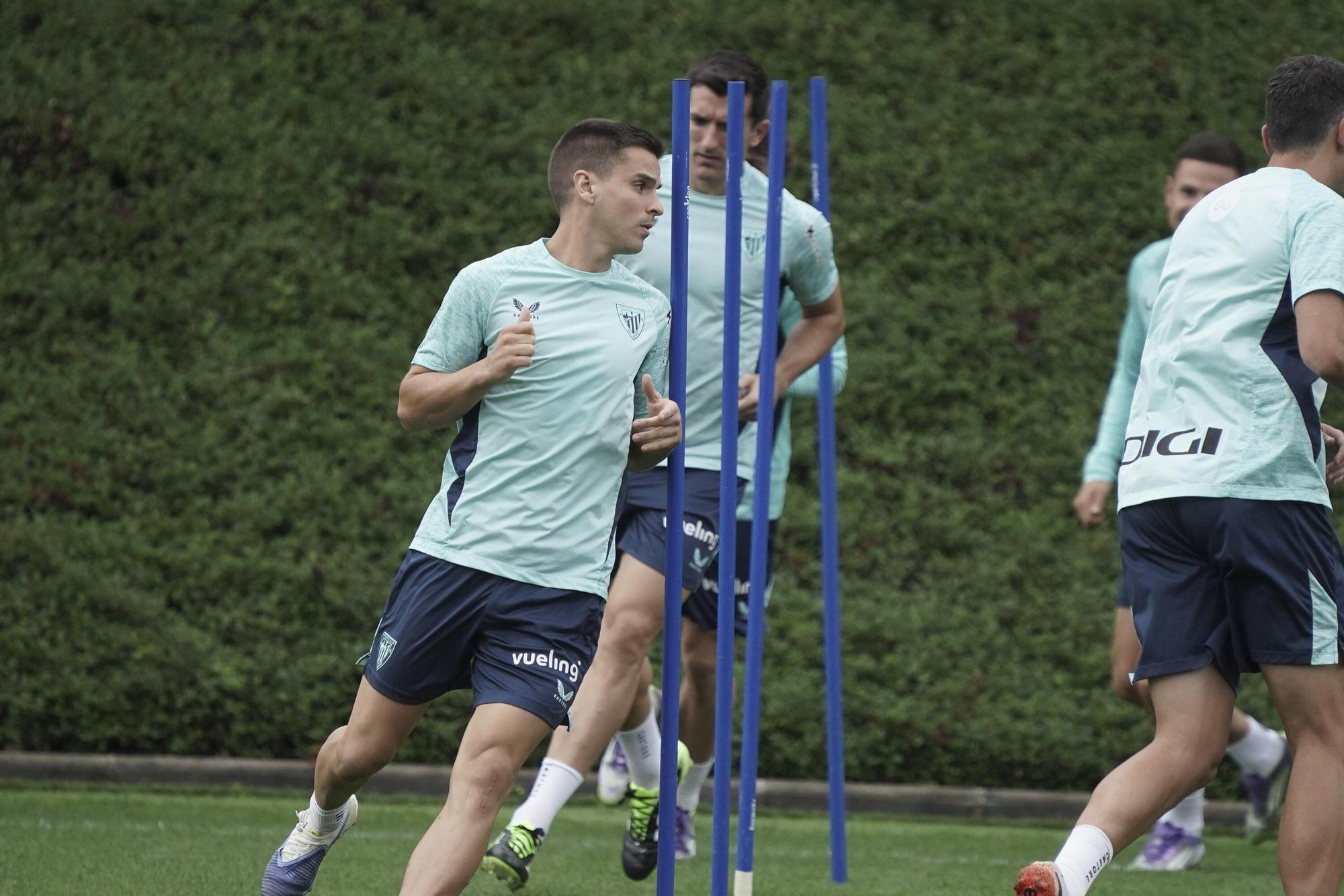 En imágenes: el Athletic entrena en Lezama con la vista puesta en el Alavés