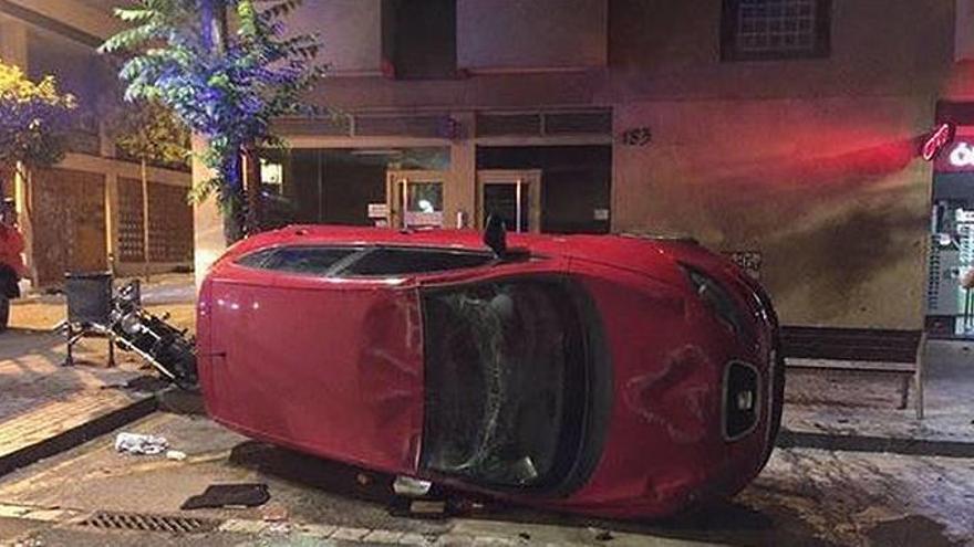 Nueva noche de disturbios en Gràcia por el desalojo del &quot;banco expropiado&quot;
