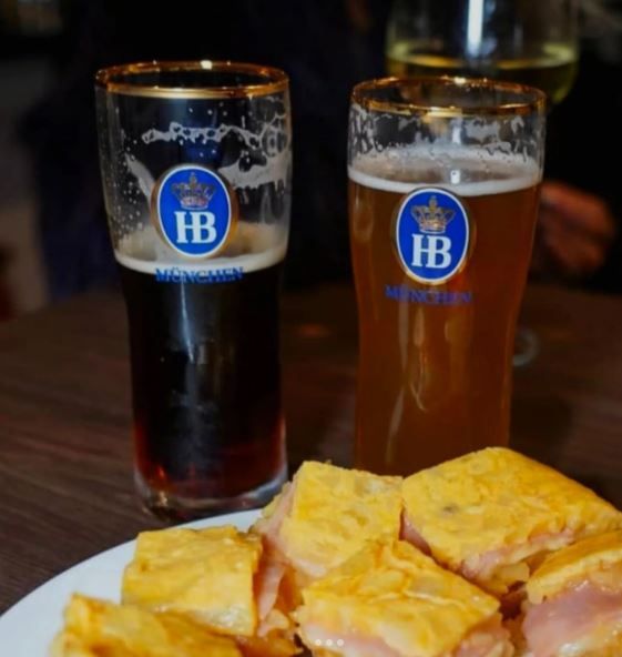 Cervezas y especialidades alemanas animan el paladar en el nuevo local de los hermanos Thate.