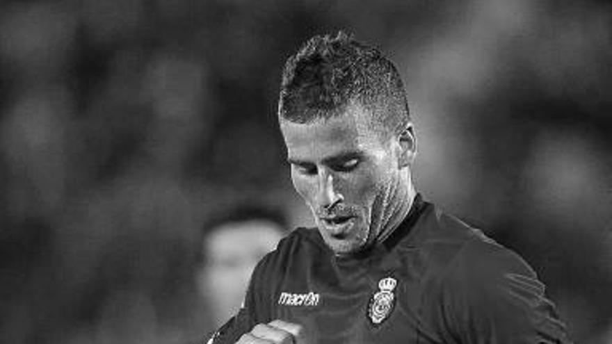 El israelí Tomer Hemed celebra su gol.