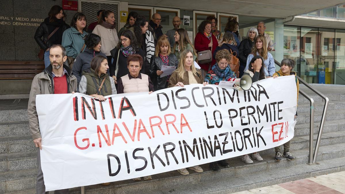 Concentración de los trabajadores de INTIA.