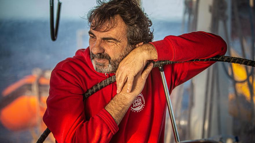 Óscar Camps: “Hemos sustituido el gas sarín por el mar Mediterráneo, que hace el trabajo sucio por no rescatar”