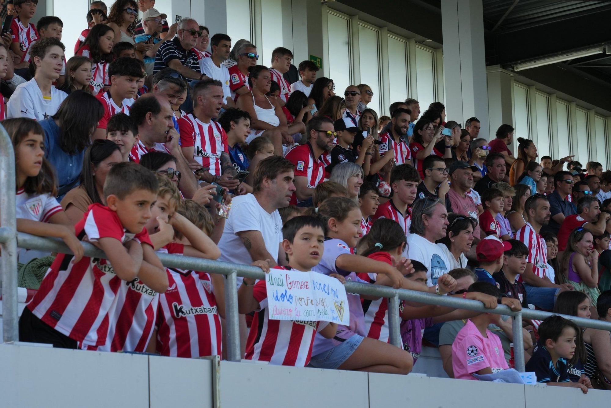 2.500 seguidores arropan al Athletic en Lezama