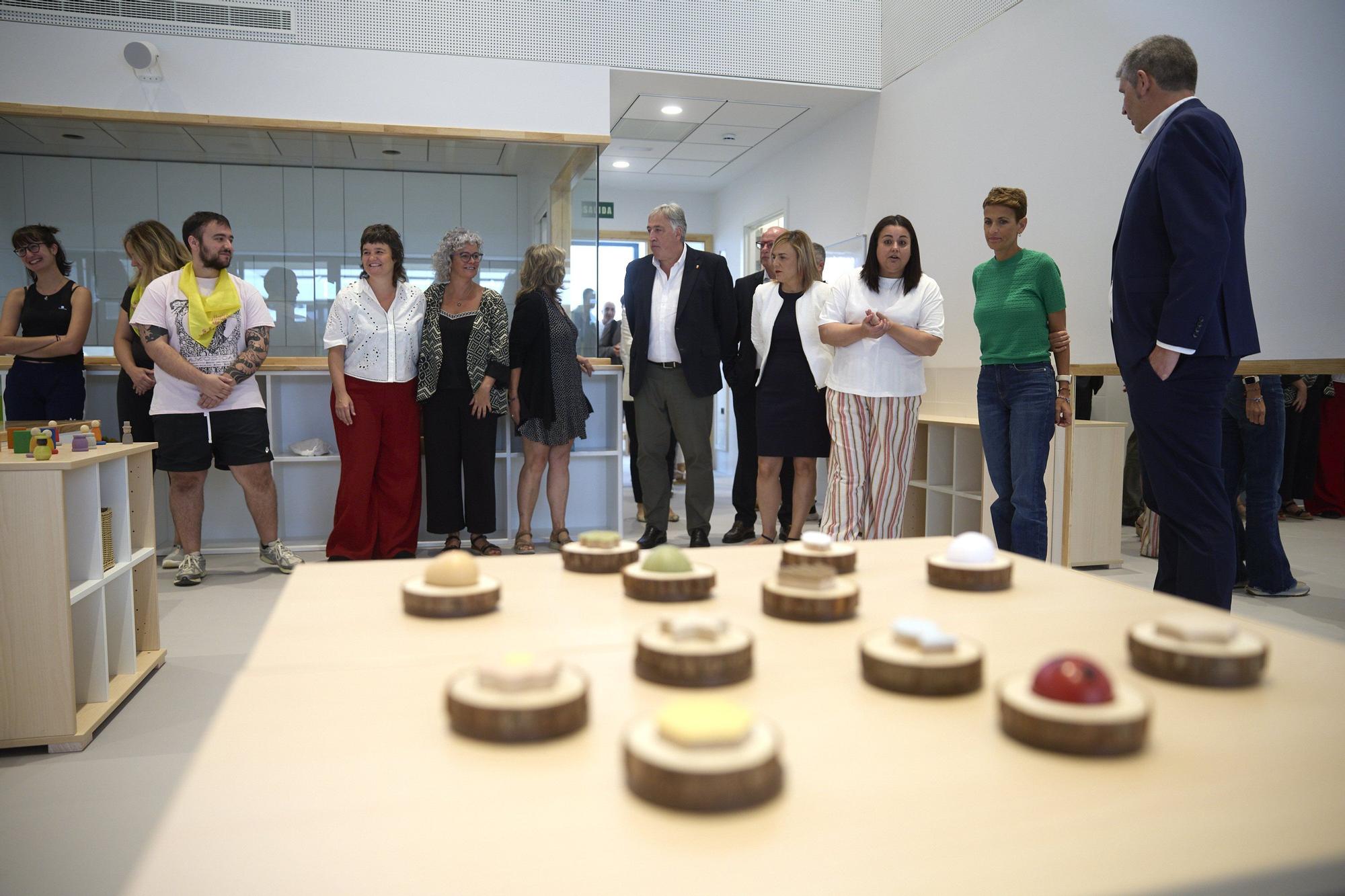 Fotos de la visita de María Chivite a la nueva Escuela Infantil de Erripagaña