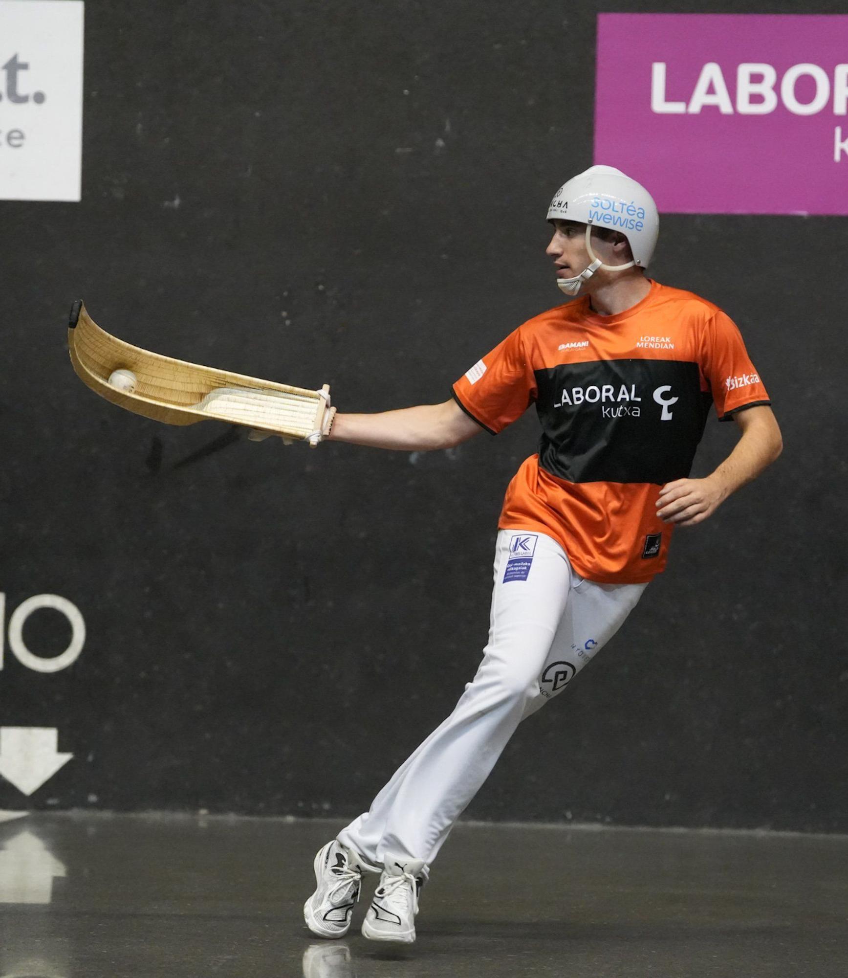 Alex Goitiandia-Lekerika y Urreisti-López suman sus primeros triunfos del Winter Series ante Johan-Gorka y Goixerri-Manci en la jornada inaugural del Winter Series.