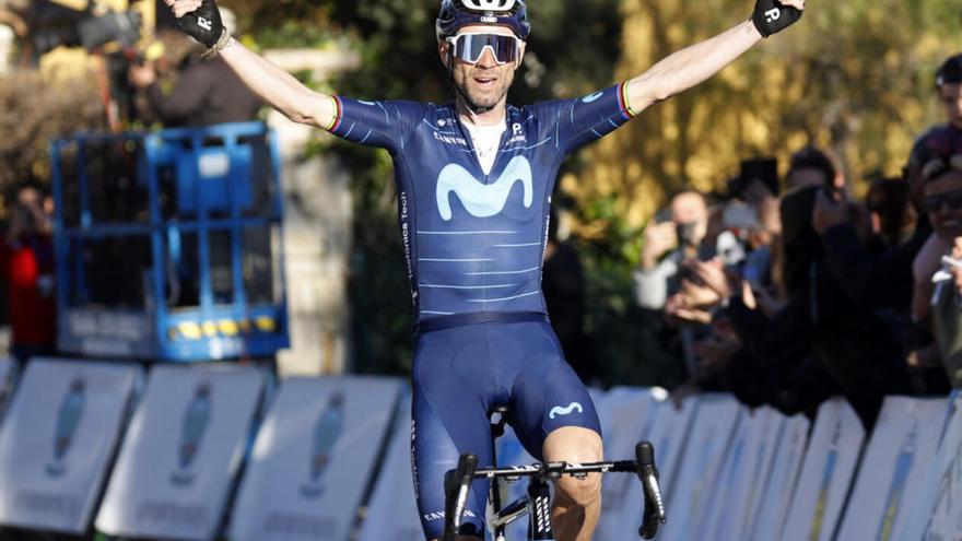 Alejandro Valverde festeja su triunfo.