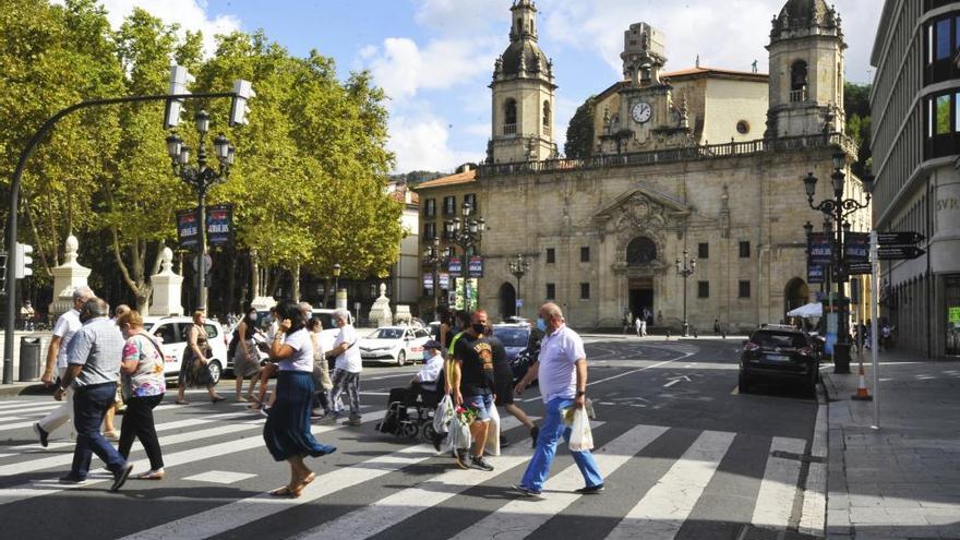 Varias personas con mascarilla en Bilbao en una imagen de archivo.