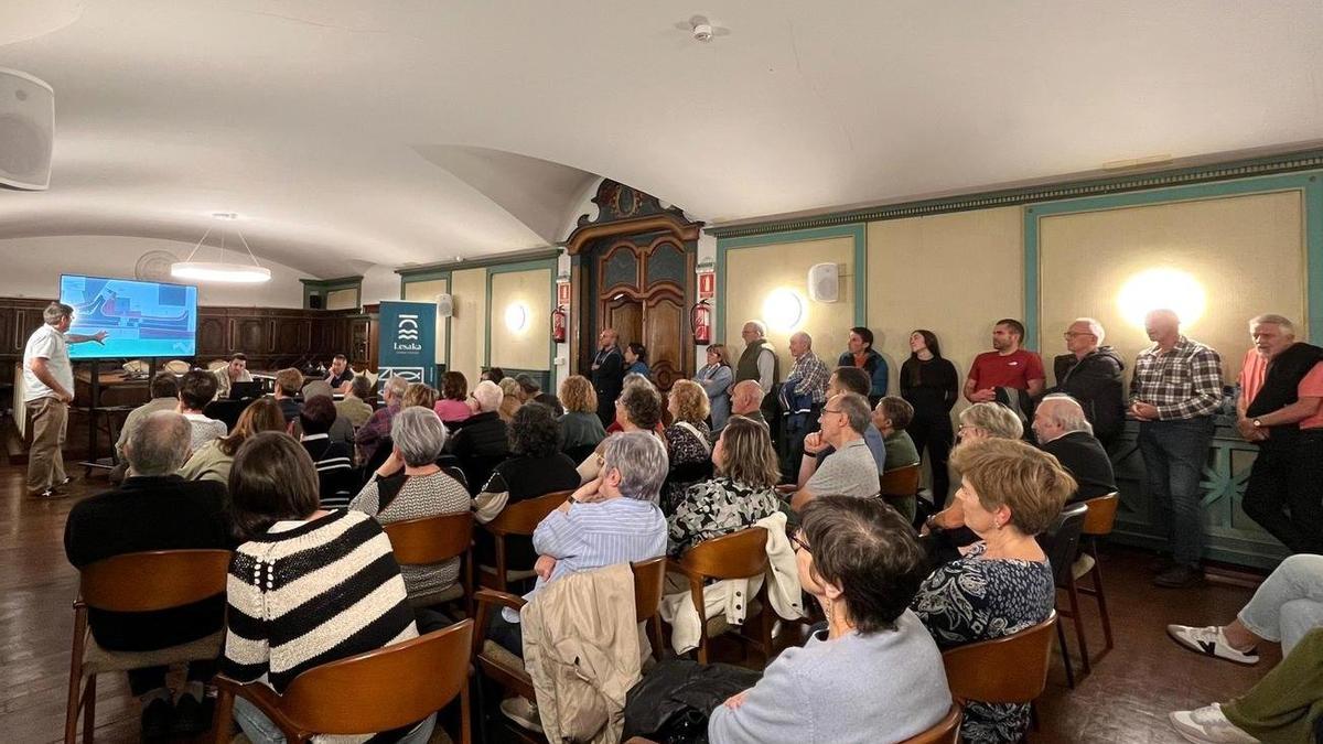 Un buen número de lesakarras acudieron a informarse de las obras.