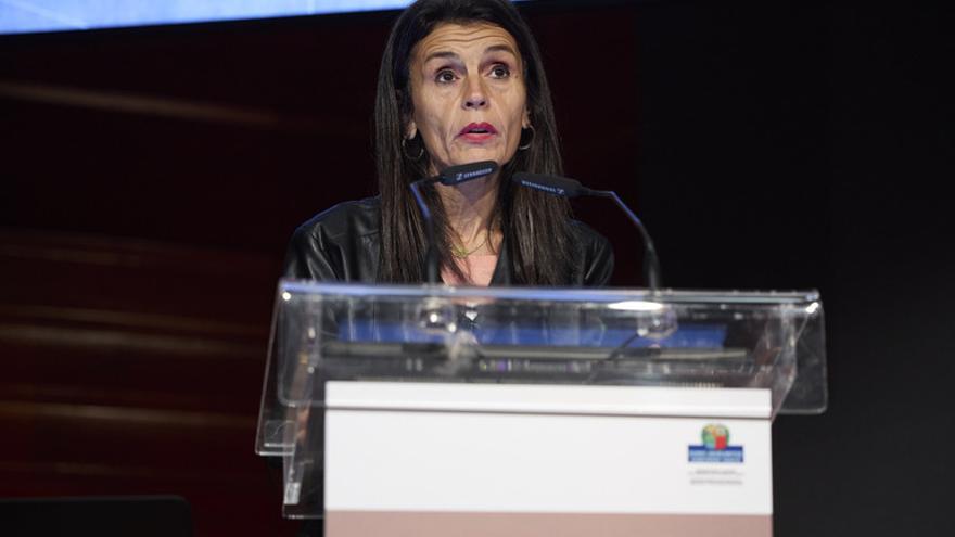 Lerro hauekin batera agertzen den irudian, Nerea Melgosaren irudia.