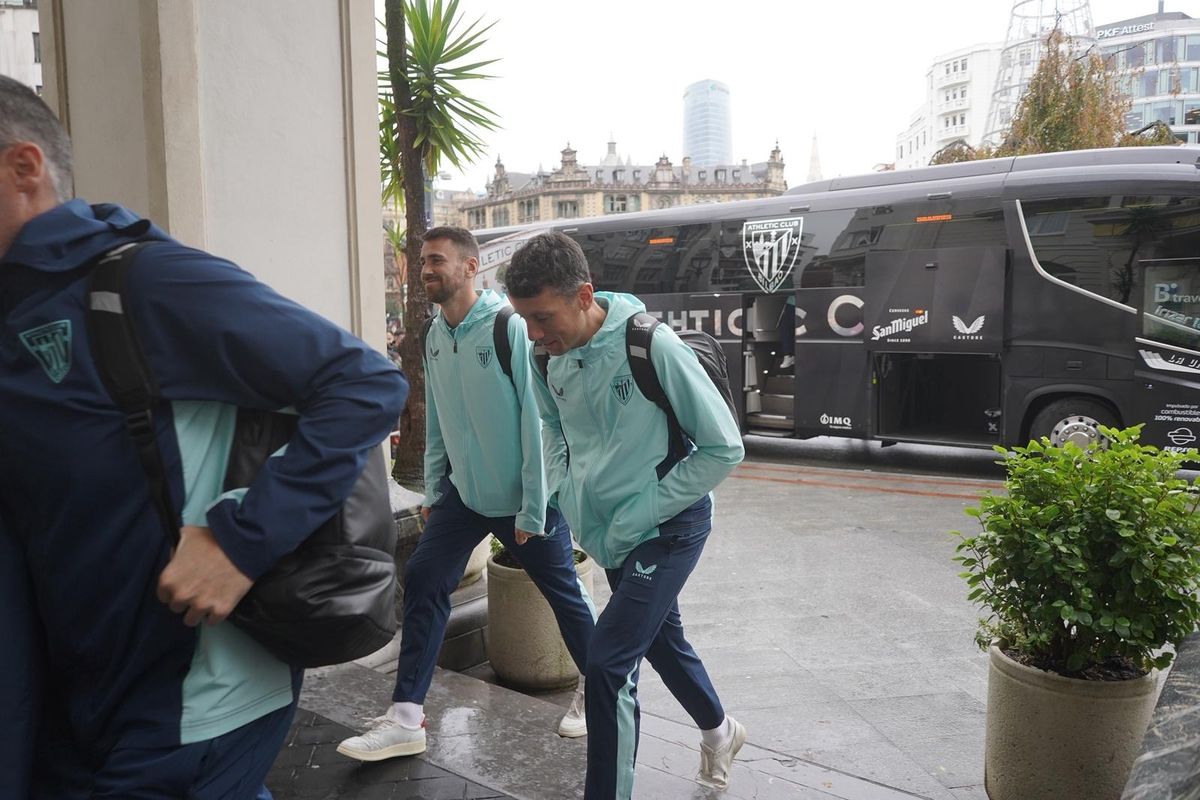 Los jugadores del Athletic llegan al hotel de concentración