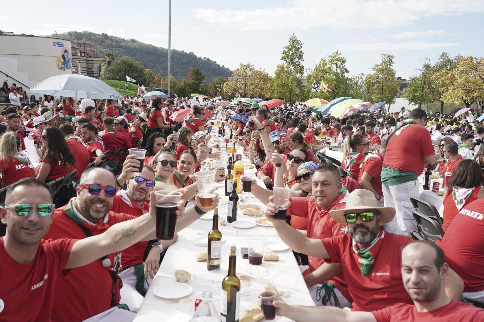 Más de 3.600 personas en la comida de cuadrillas de Basauri: “Es es indescriptible, se nos está yendo de las manos”
