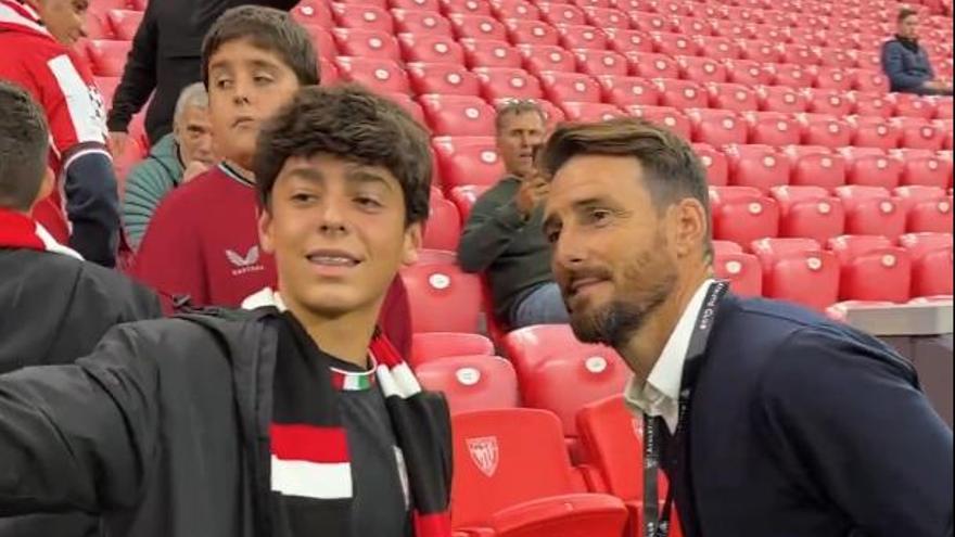 Aduriz recibe el cariño de San Mamés