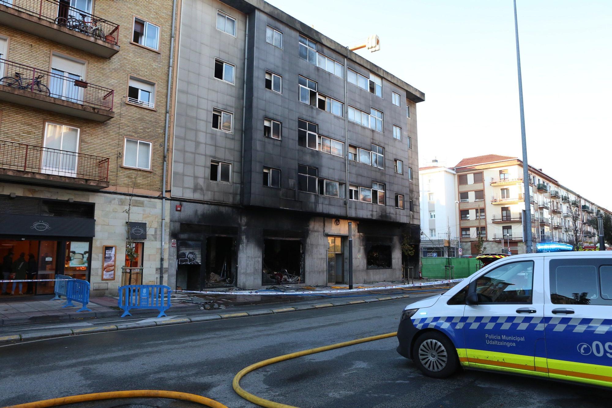 [FOTOS] Así ha quedado el bazar incendiado en la Rochapea