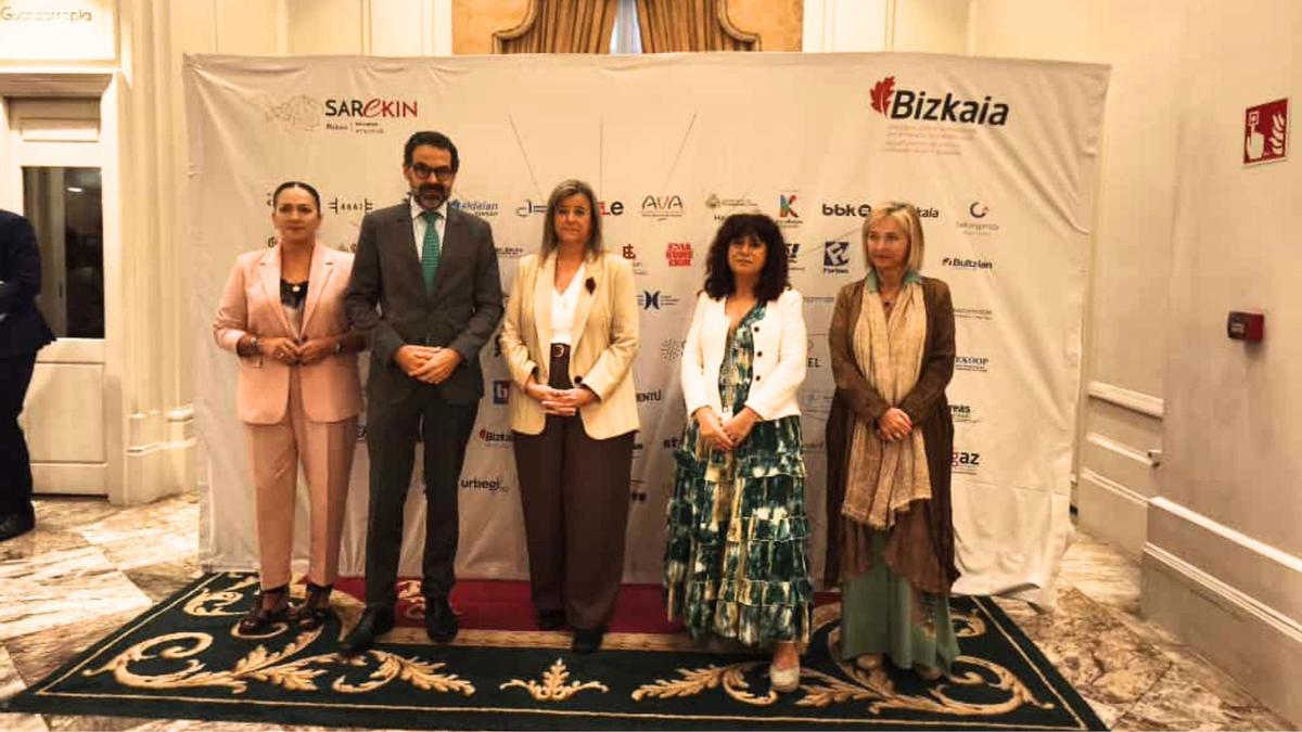 Momentos antes del comienzo de la jornada técnica que ha reunido a más de un centenar de profesionales de entidades sociales, servicios jurídicos, administraciones locales y organizaciones que acompañan a personas migrantes.