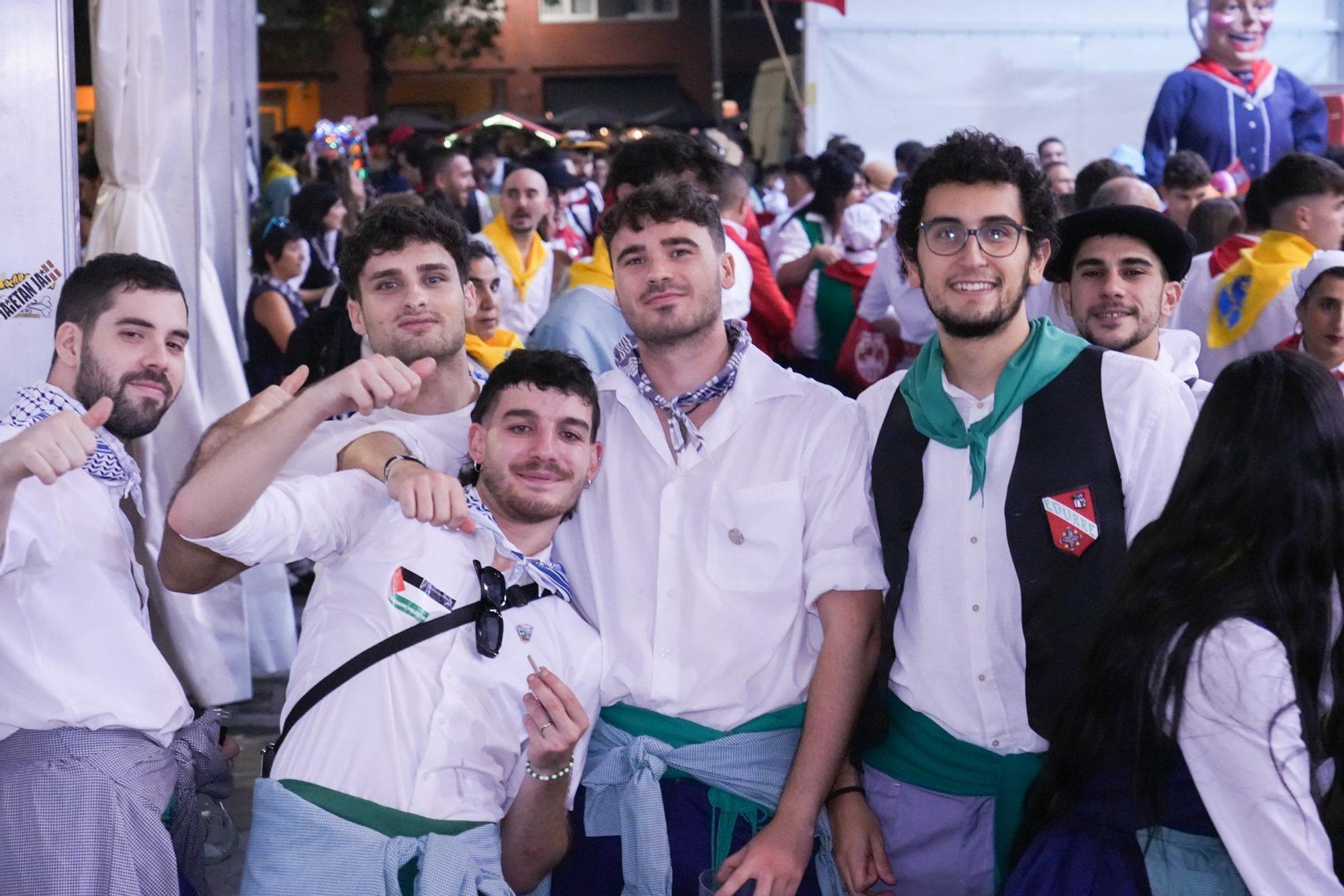 Yeray González da la salida a la intensa maratón de 9 días de fiestas de Basauri con las cuadrillas invadiendo las calles