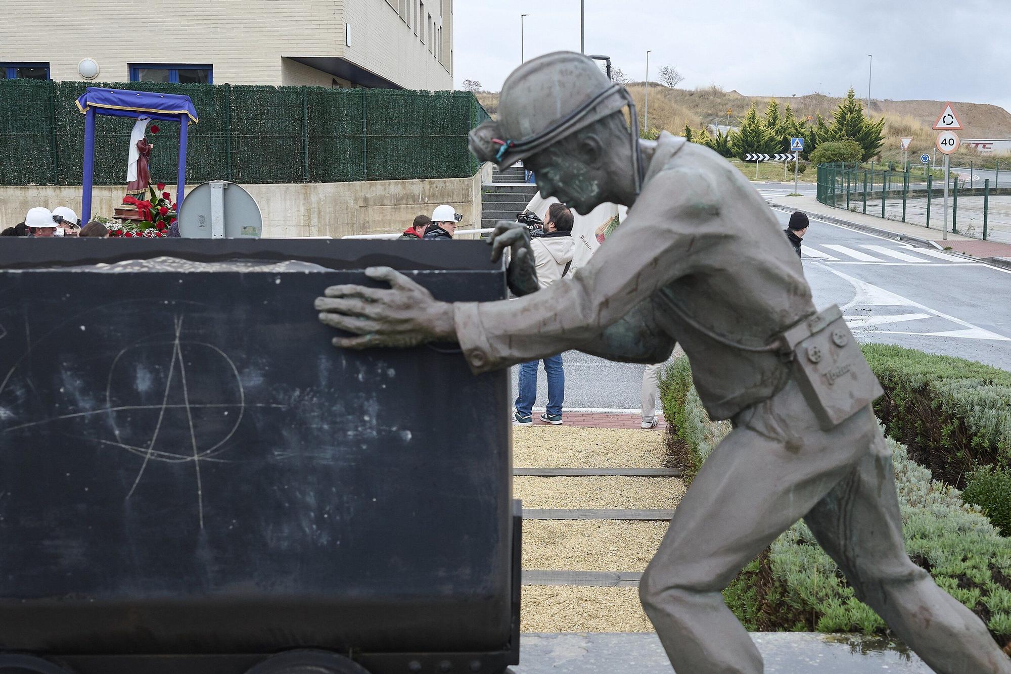 Fotos de la procesión en Beriáin de Santa Bárbara, patrona de los mineros